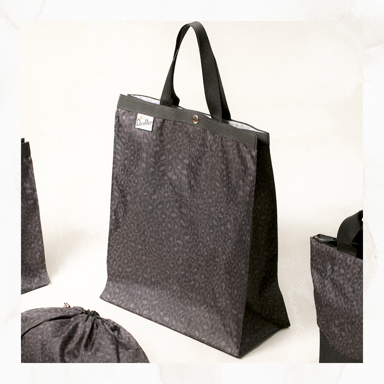 drifter-paper-bag-tote-l-black-leopard